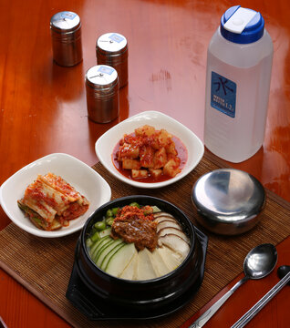 韩式酱汤饭