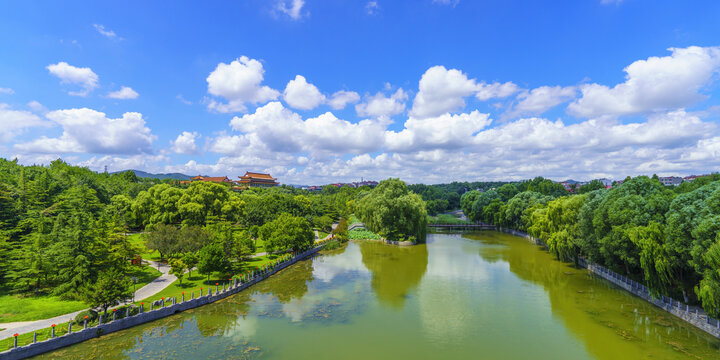 青州范公亭公园蓝天白云风景