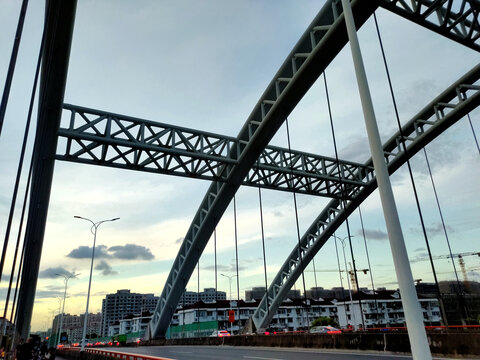 钢筋铁拱桥