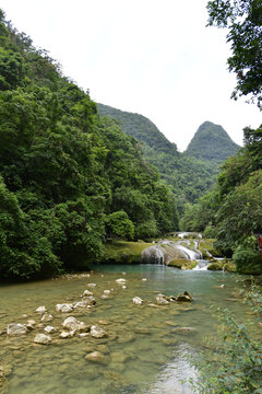 高山峡谷瀑布