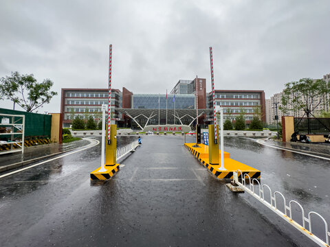 北京朝阳医院雨中特写