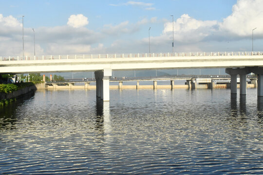 海湾大桥公路