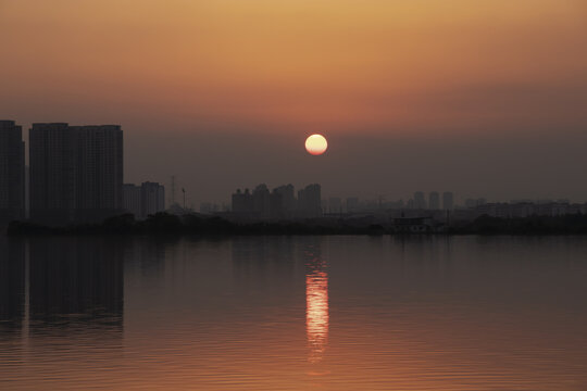 黄昏时的南昌艾溪湖美景