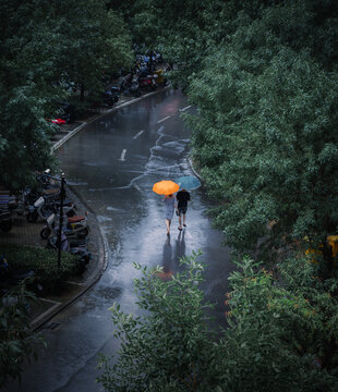 雨中漫步