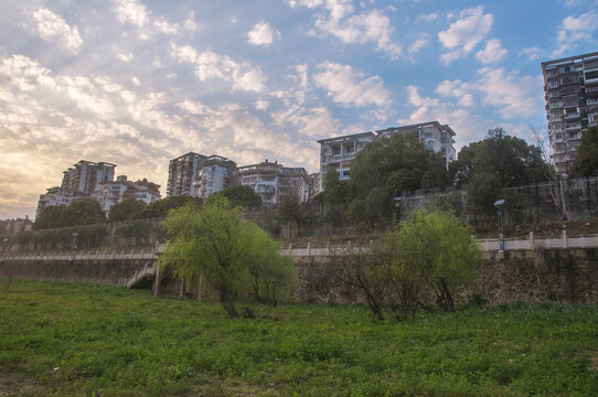 建瓯江滨楼房