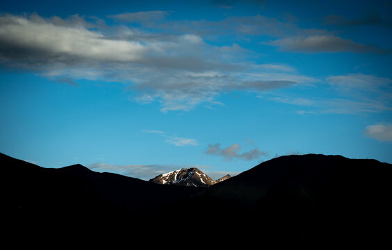 夕阳雪山