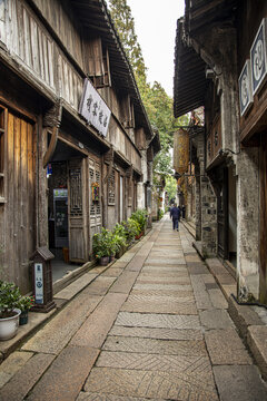 江南古镇石板路小巷