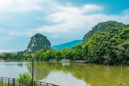 岩前村视角七星岩风景