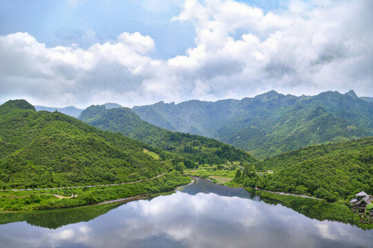 山中湖泊