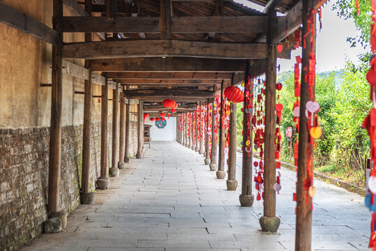 呈坎八卦村祈福袋景观