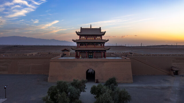 夕阳晚照嘉峪关