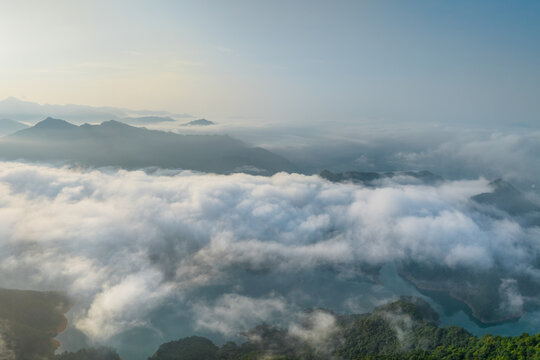 广西蒙山县茶山水库生态雾景美