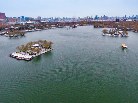 山东济南大明湖航拍雪景