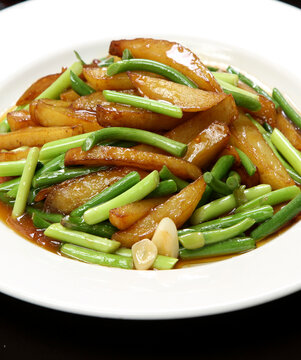 蒜苔土豆条