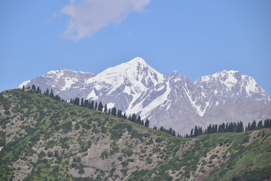 天山托木尔