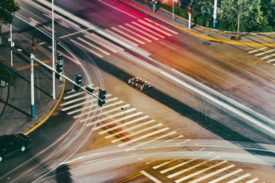 霓虹十字街道