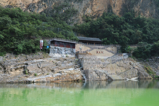 小三峡之畔古建筑