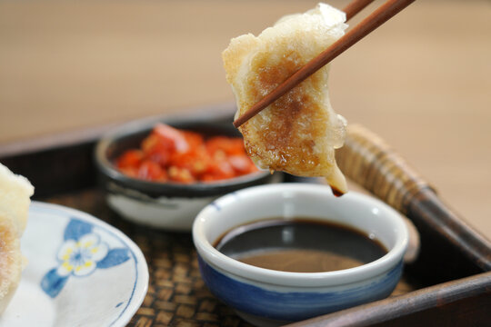 冰花煎饺锅贴