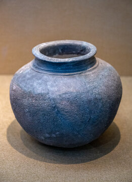 石器时代陶罐