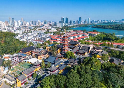 南京市古鸡鸣寺航拍风光