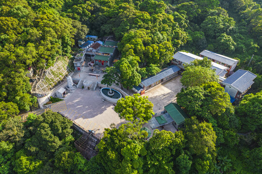 深圳观音山公园龙岩古寺