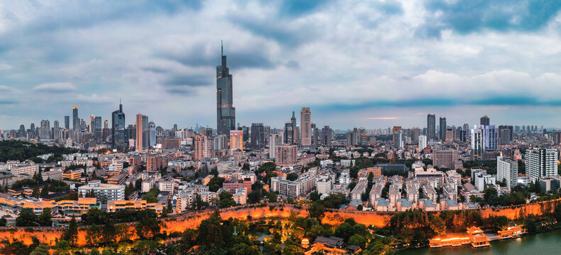 南京市新街口紫峰大厦城市夜景