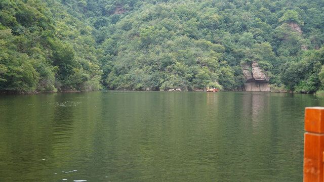 河南龙潭大峡谷天池