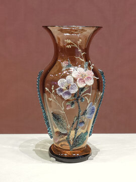 19世纪珐琅描金花卉纹瓶