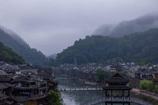 晨雾下的凤凰古城1