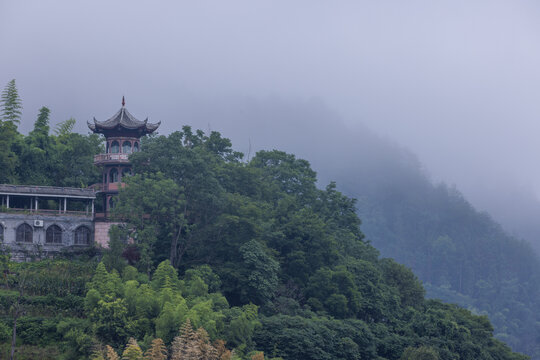 晨雾下的凤凰古城