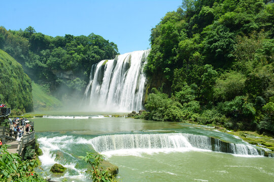 山水瀑布