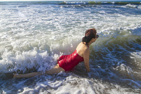 海浪与美女