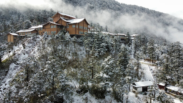 航拍四川峨眉山冬日云海雪景