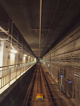 无人驾驶地下铁轨道