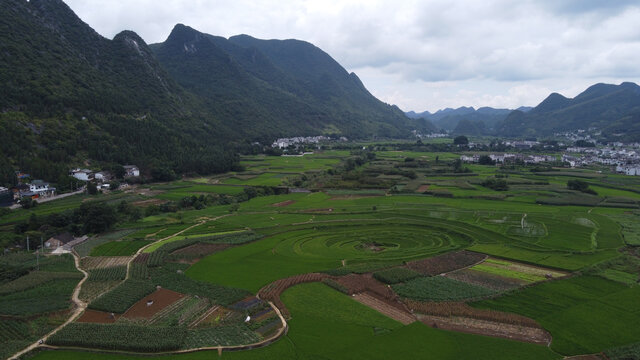 航拍贵州兴义万峰林大地之眼