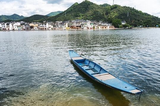 新安江山水画廊渔船风光