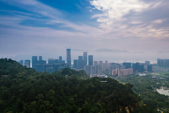 晨雾中的温州城市风光