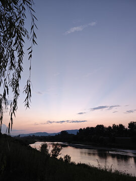 夕阳流水