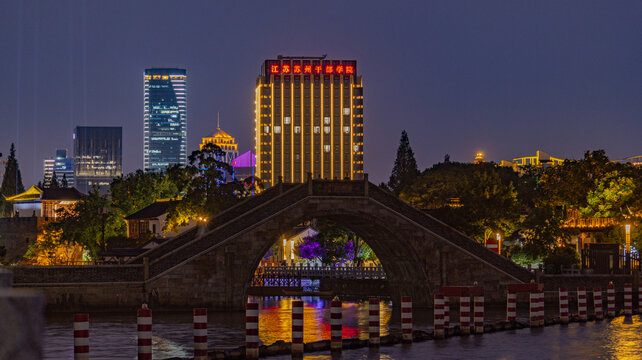 京杭运河与苏州新区地标