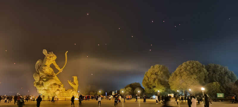 巴陵广场夜景