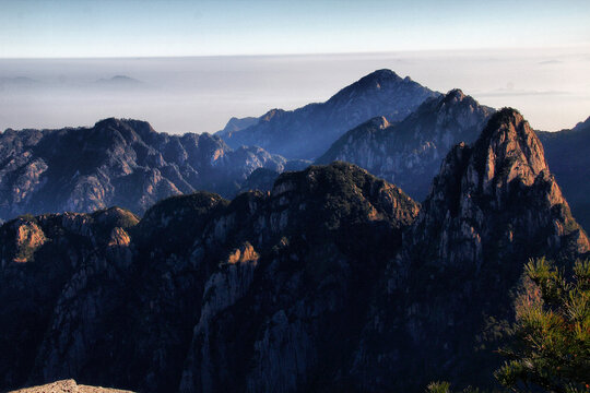 黄山远眺地平线