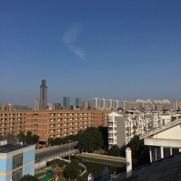 蓝天白云城市风景