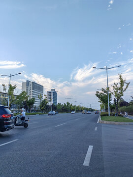 傍晚马路公路