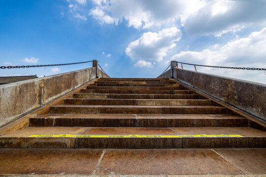 古桥古建筑天空