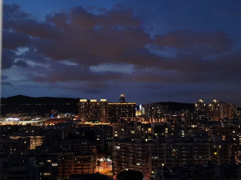 台风前夕城市晚霞