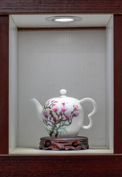 梅花陶瓷茶壶