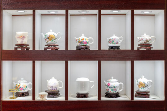 精美陶瓷茶壶