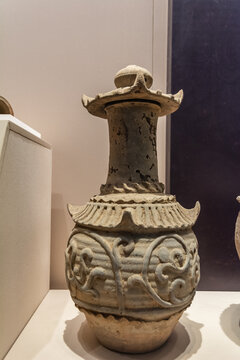 唐代塔式卷檐带盖陶瓶