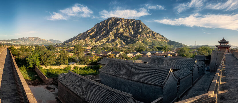 鸡鸣驿和鸡鸣山的全景图