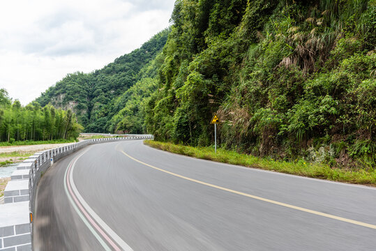 安徽皖南川藏线汽车道路背景